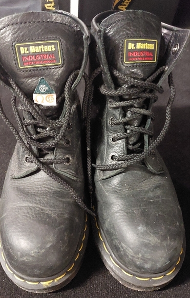 Men's Doc Martens work boot, size 9M - Picture 3 of 4